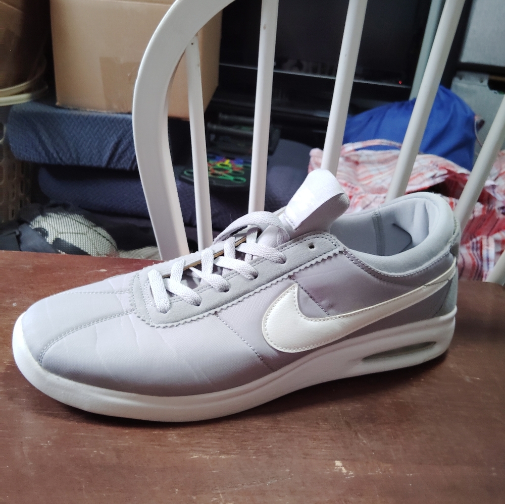 Nike Men's Light Gray and White Sneakers